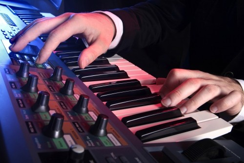 Le synthétiseur, un instrument ludique ! synthétiseur
